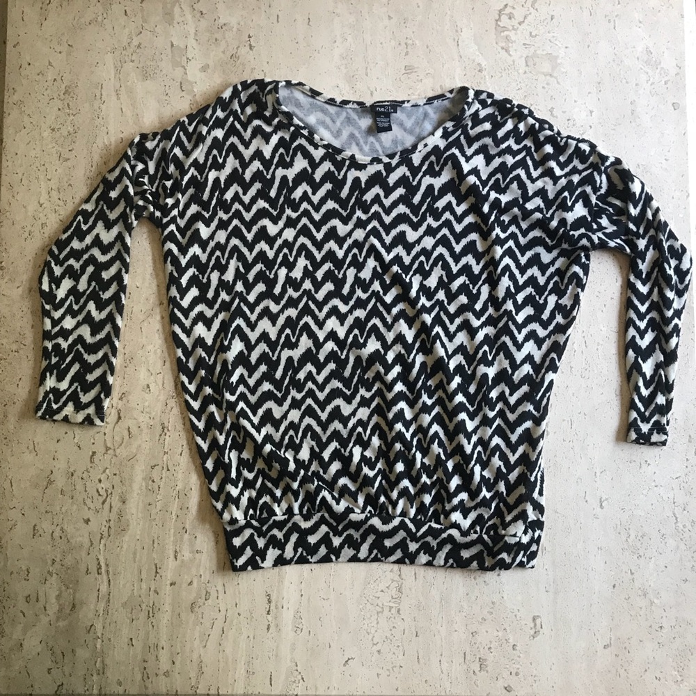 Rue21 Black/white long sleeve